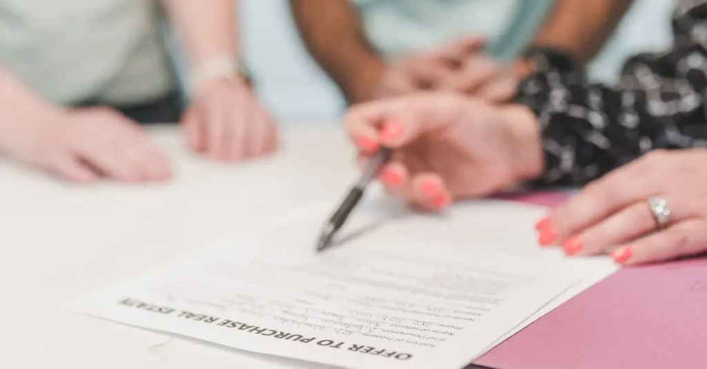 Contrato de Compra e Venda de Imóvel: Baixe um Modelo Grátis e Entenda as Cláusulas