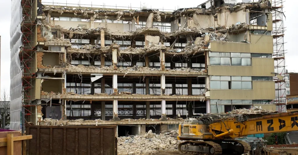 Casas são interditadas em Marília após desabamento causado por vazamento